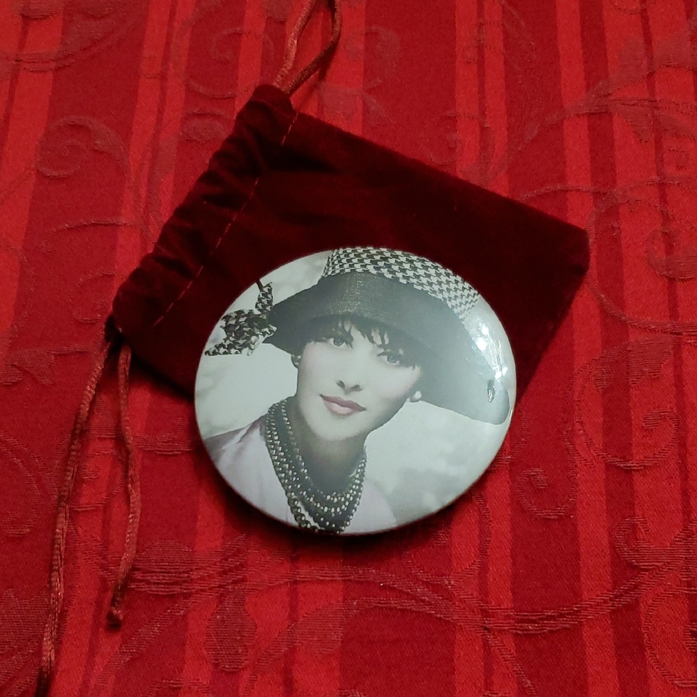 Vintage Style Compact Mirror with Black and White Portrait